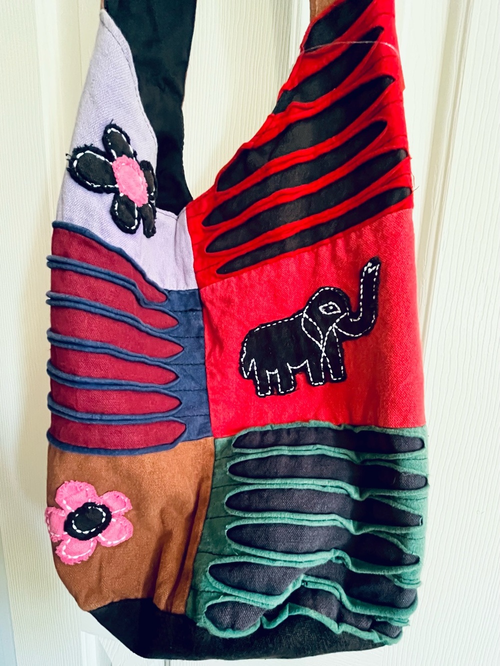 Patchwork Multi-Color Elephant Embroidered Shoulder Bag - Picture 4 of 7